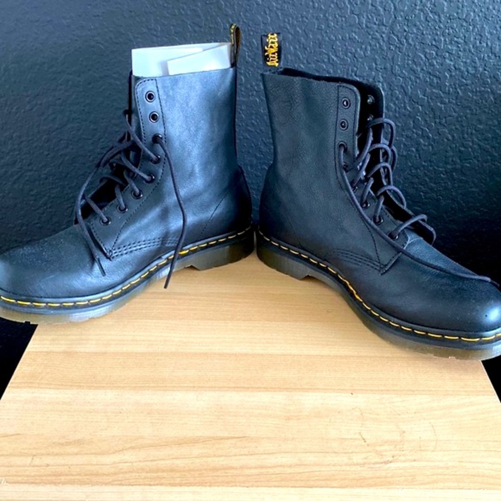 BRAND NEW Doc Martens boots